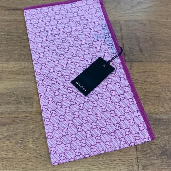 Authentic GUCCI GG Pattern Pink Scarf - Picture 3 of 8